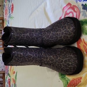 Lepord print uggs. Size 8